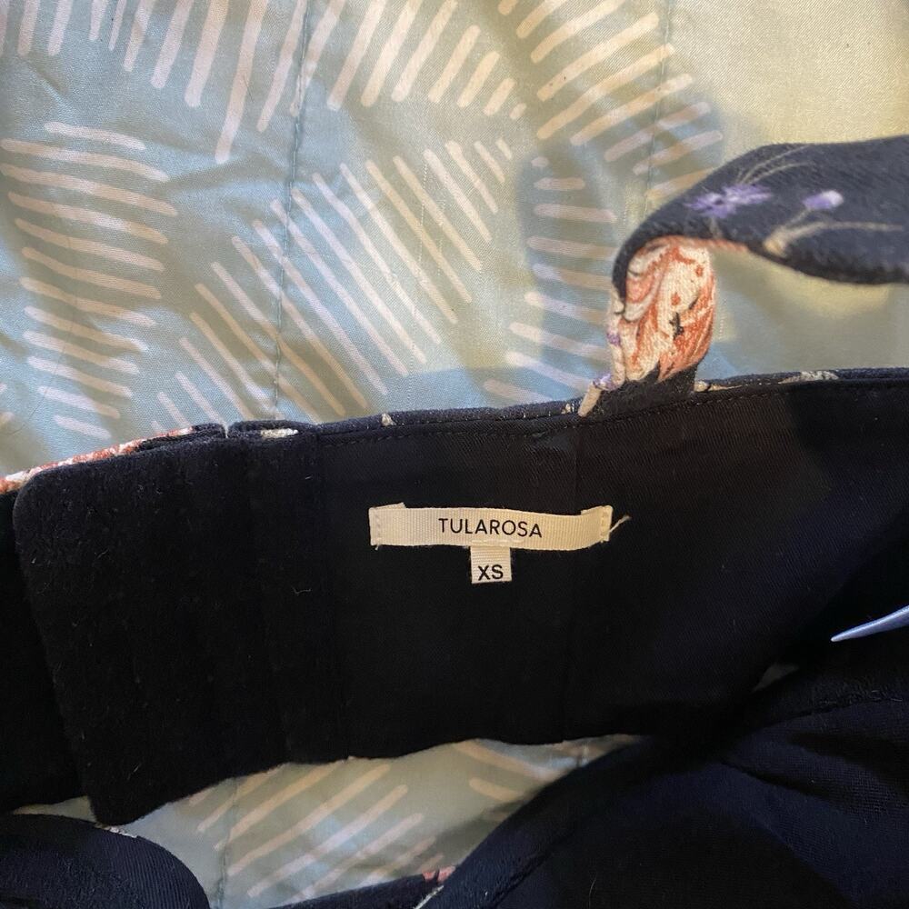 Tularosa Serena Crop Top in Sabine Floral Black Ground Size XS - Picture 4 of 7